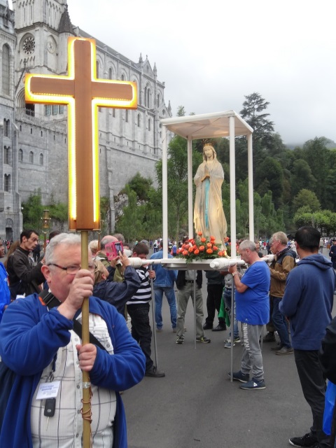 Vierge et procession